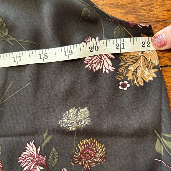 LOFT Black Floral Sleeveless Blouse - Picture 6 of 6